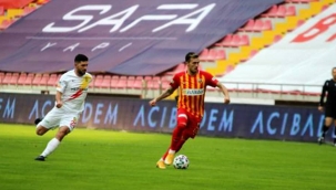 Kayserispor'da 6 futbolcu yarınki maçta forma giyemeyecek.