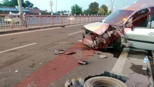 Kocasinan Bulvarında iki otomobilin çarpışması sonucu 2 kişi yaralanırken, kazanın ardında ortalık adeta savaş alanına döndü