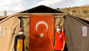 Meslektaş olan Keskin çifti, Hatay'ın Suriye sınırına yakın bölgede kurulan sahra hastanesinde görev yapıyor.