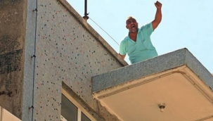 Seyehat izni için çatıya çıkıp ağızına geleni söyledi.