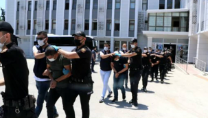 14 ilde suç örgütü kurarak nitelikli dolandırıcılık, rüşvet ve resmi belgede sahtecilik yaptığı iddiasıyla adliyeye sevk edilen 53 kişiden, 21'i tutuklandı