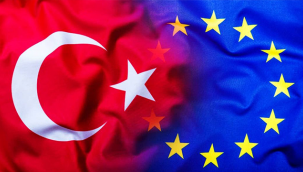 Almanya'da Hristiyan Birlik partileri, seçim programında Türkiye'ye ayrı bölüm ayırarak kendi iktidarlarında Türkiye'nin AB üyeliğinin söz konusu olmayacağını açıkladı.