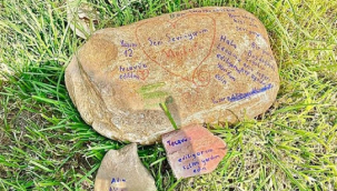 Antalya'da, taştaki 'yaşım 12, tecavüz ediliyorum' yazısı gerçek çıktı, şüpheli komşu yakalanarak göz altına alındı.