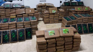 Ekvador'dan Mersin Limanı'na gelen muz yüklü konteyner gemisinde 463 kilogram kokain ele geçirildi.