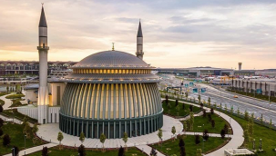 İstanbul Havalimanı'nda yer alan Ali Kuşçu Cami-i Şerifi, Amerikan Yeşil Bina Konseyi tarafından dünyanın ilk 'Leed Altın V4 Sertifikalı' camisi olarak tescillendi.