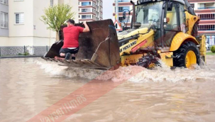 Kayseri'de sabah saatlerinde başlayan sağanak, kent genelinde günlük yaşamı olumsuz etkiledi.