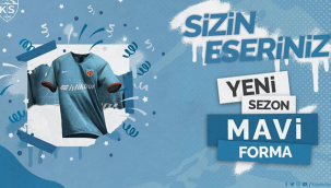 Kayserispor Kulübünün düzenlemiş olduğu forma tasarım yarışmasında taraftarın en çok oyunu alan @Mustafaerciyess ‘in tasarladığı ‘Selçuklu Motif Desenli Mavi Forma’ seçildi.