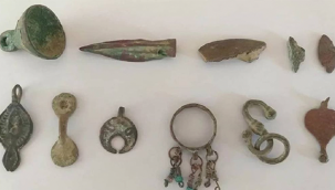 Osmanlı ve Bizans dönemine ait olduğu değerlendirilen 721 sikke ile 11 küpe, kolye ve ok ucu olmak üzere 732 adet tarihi eser ele geçirildi