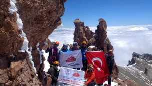 Türkiye Dağcılık Federasyonu Kayseri Dağcılık İl Temsilciliği faaliyet programında yer alan Sütdonduran Yaylası Erciyes Büyük Buzul Tırmanışı 10 sporcunun katılımıyla başarılı bir şekilde gerçekleştirildi