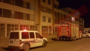 Kayseri'de arkadaşının evine havalandırma boşluğundan girmek isteyen kişi bulunduğu yere sıkıştı.