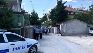 Kayseri'nin Kocasinan ilçesinde bir şahıs, kendisine baltayla saldıran oğlunu tabancayla vurarak öldürdü.