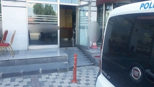 Kayseride bir otelde başından vurulan 25 yaşındaki uzman çavuş hayatını kaybetti.