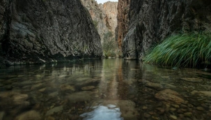 Develi ilçesinde 45 kilometre mesafedeki Avlağa Kıpız Kanyonu, iki dağın arasından akan buz gibi suyu ve ormanıyla ziyaretçilerini bekliyor.