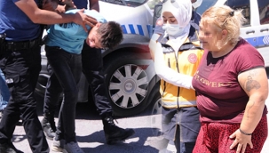 KAYSERİ'de para vermediği oğlutarafından sopayla dövülüp rehin alınan kadın polisin düzenlediği operasyonla kurtarıldı.