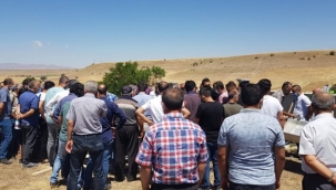 Kızı tarafından bıçaklanarak öldürülen baba bugün toprağa verildi.