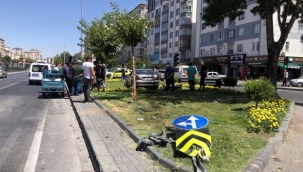 otomobil ile 3 tekerlekli mobilet kaza yaptı.