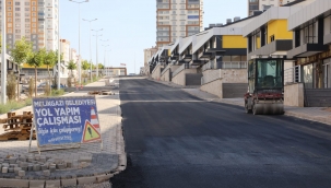 MELİKGAZİ’NİN YOL YAPIMINDA KENDİ REKORUNU KIRMAYA ÇOK AZ KALDI