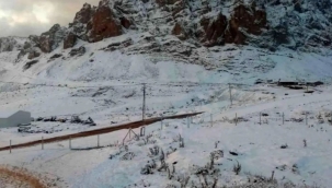 Yahyalı da bulunan Aladağlar, yağan kar sonrası beyaza büründü!