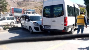 YAHYALI'DA ÖĞRENCİ SERVİSİ KAZA YAPTI!