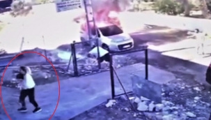 Annenin dikkati... Dumanı gördü, yanan araçtan oğlunu kurtardı!