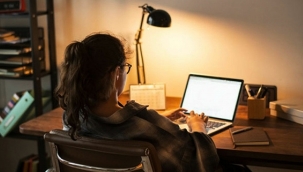 Almanya'da mahkeme: Evden çalışanların yataktan bilgisayar başına giderken yaralanması iş kazası