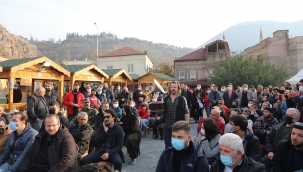 ANTİKA PAZARI KENDİ YERİNDE, KENDİ GÜNÜNDE AMA BİR FARKLA