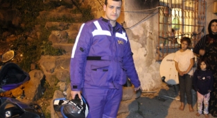 Bebeği çantaya koyup biberonu ile sokağa bıraktılar