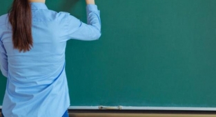 Derse geç kalan öğrencisini her gün cetvelle döven öğretmen, gerçeği öğrenince yıkıldı! Ağlatan hikaye yeniden gündemde