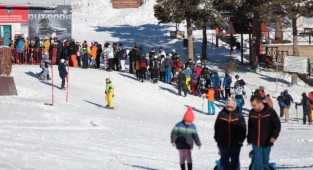 Erciyes'te sezon açıldı, kayakseverler pistlere koştu!