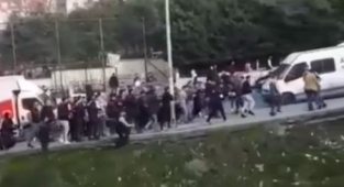 Esenyurt'ta iki aile arasında çıkan kavga meydan savaşını aratmadı!