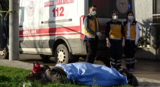 Karısını öldürüp balkonda poz veren zanlıya müebbet hapis!