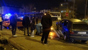 Kayseri'de otomobiller çarpıştı 4 kişi yaralandı!