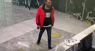 Sultangazi'de elinde taşla hastanede dehşet saçtı!