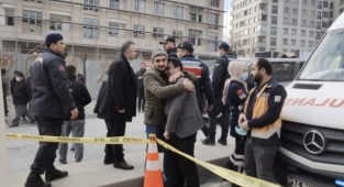 Sultangazi'de hafriyat kamyonu dehşeti: 3 çocuk annesi kadın hayatını kaybetti
