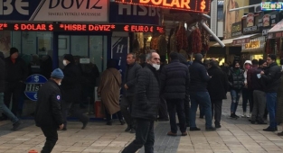 DÖVİZ BÜROLARINDA KUYRUK!