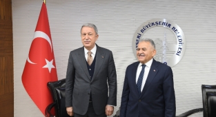 ULAŞTIRMA BAKANI KARAİSMAİLOĞLU, HIZLI TREN MÜJDESİNİ BÜYÜKŞEHİR'DE VERDİ