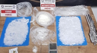 Uyuşturucu tacirleri polisten kaçamadı!