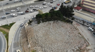 Yaklaşık 2.5 yıl önce yıktırılan caminin projesi bile ortada yok!