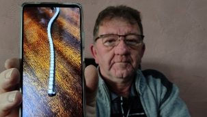 Yolda bulduğu 2 milyonluk pırlanta kolyeyi sahibine teslim etti!