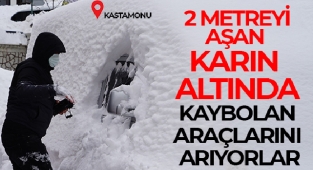 2 metreyi aşan karın altında kaybolan araçlarını arıyorlar