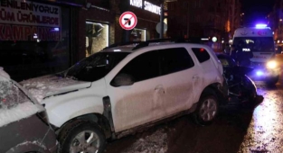 Alkollü sürücü 5 araca çarparak durabildi: 2 yaralı var!