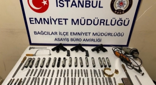 Bağcılar ve Eyüpsultan'da kaçak silah operasyonu: 16 tabanca ele geçirildi