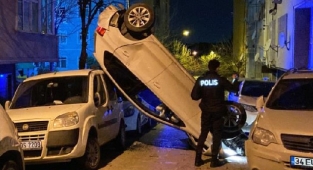 Araç havada asılı kaldı