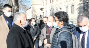 BANGLADEŞLİ ÖĞRENCİDEN BAŞKAN BÜYÜKKILIÇ'A