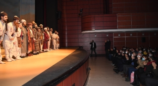 BAŞKAN BÜYÜKKILIÇ, DEVLET TİYATROSUNDA 'HACI BEKTAŞ' TİYATRO OYUNUNU İZLEDİ