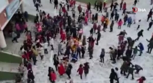 Başkent'te ilkokul öğrencileri “Erik Dalı” ile coştu