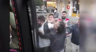 'Beni götüreceksin' dedi, minibüs şoförü ile yumruk yumruğa kavga etti