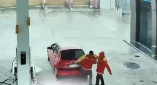 Bursa'da pompacıların yumruk yumruğa kavgası kamerada
