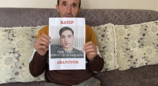 Çaresiz aile 37 gündür kayıp olan oğullarından gelecek iyi haberi bekliyor