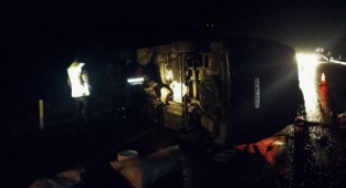 Cenaze törenine giden minibüs devrildi: 1 ölü, 8 yaralı